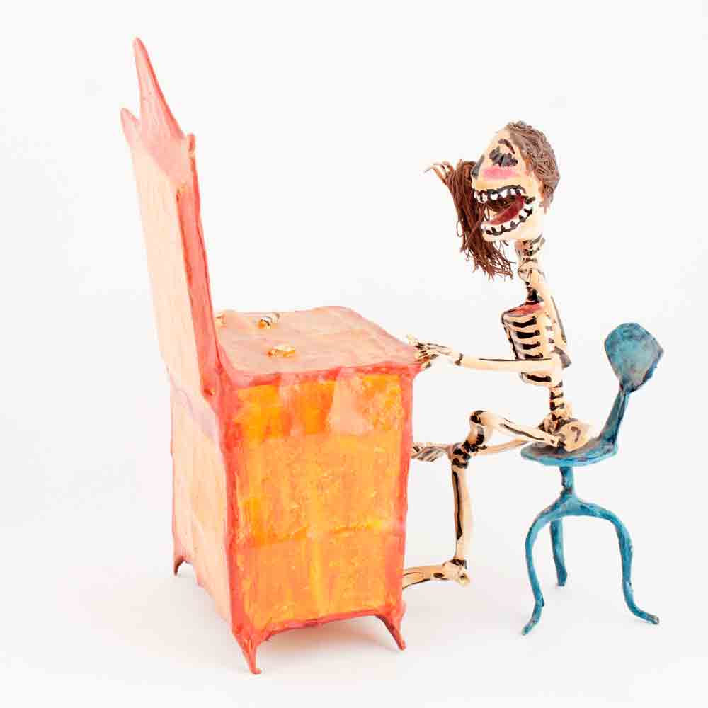 Skeleton powdering nose by Saulo Moreno